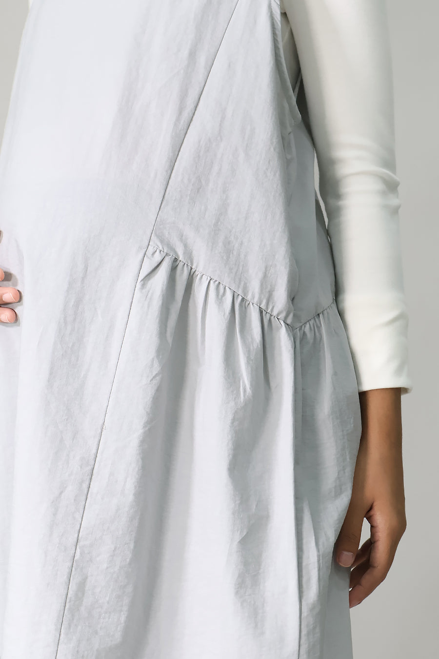 Sleeveless Gathered Seam Midi Dress