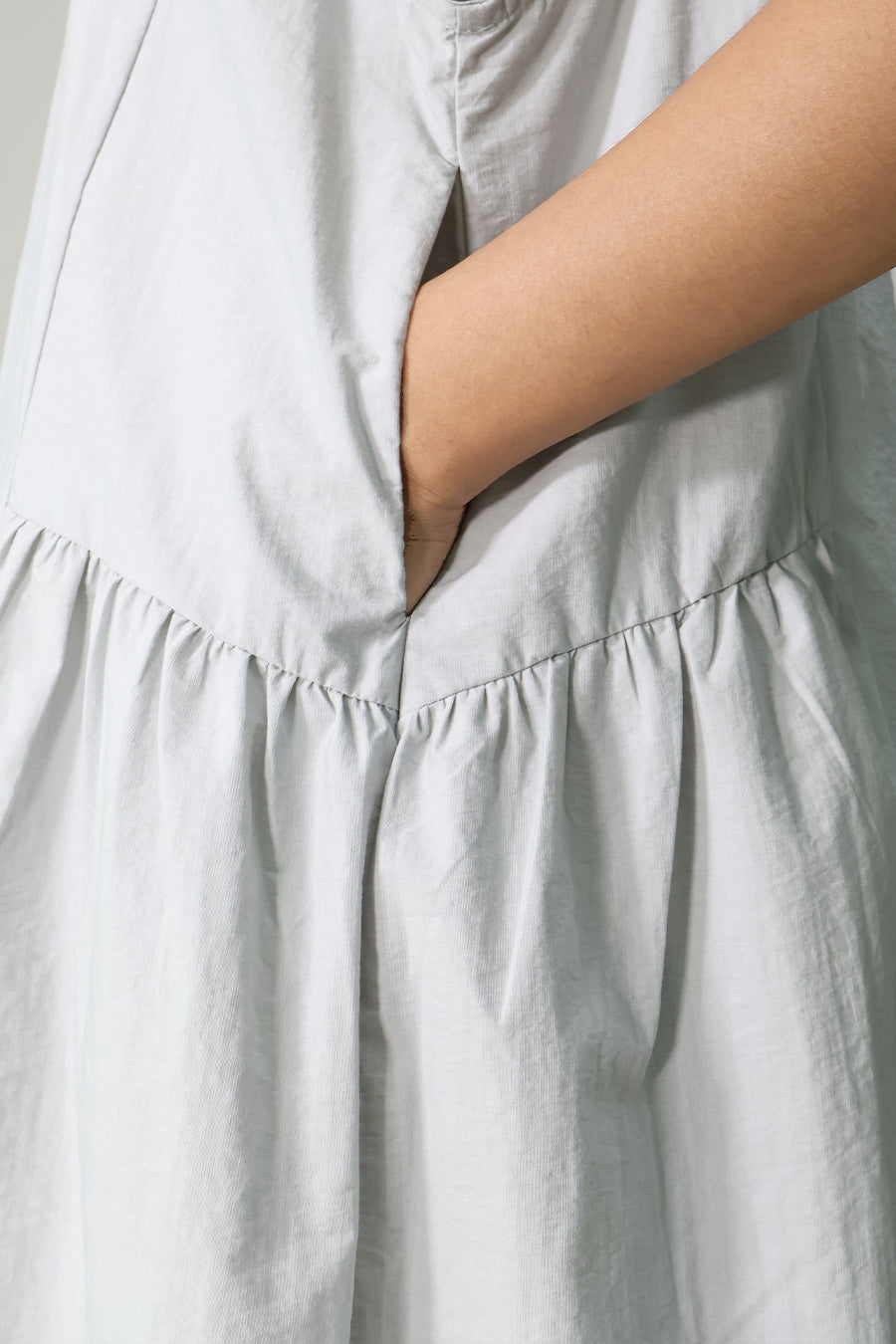 Sleeveless Gathered Seam Midi Dress