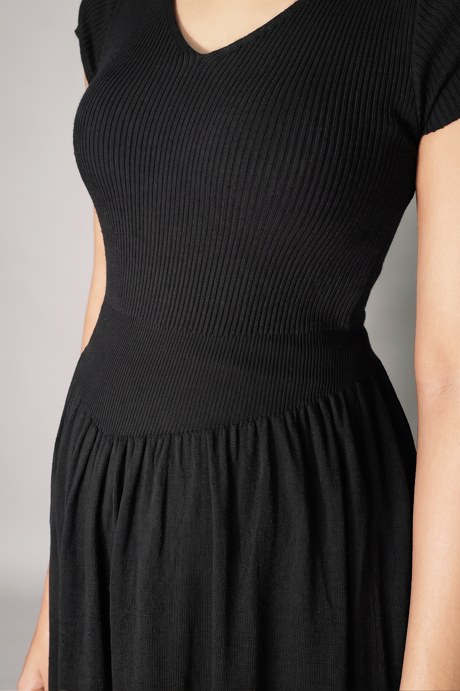 V-Neck Gathered Knit Maternity Maxi Dress